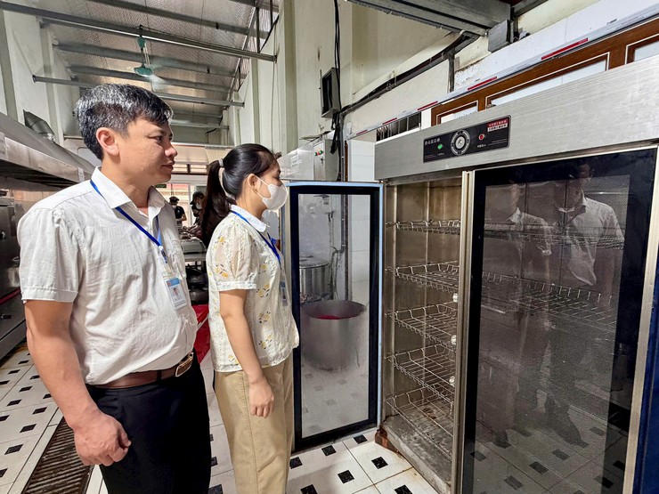 Ứng Thiên siết chặt kiểm tra bữa ăn bán trú, bảo đảm an toàn thực phẩm- Ảnh 7.