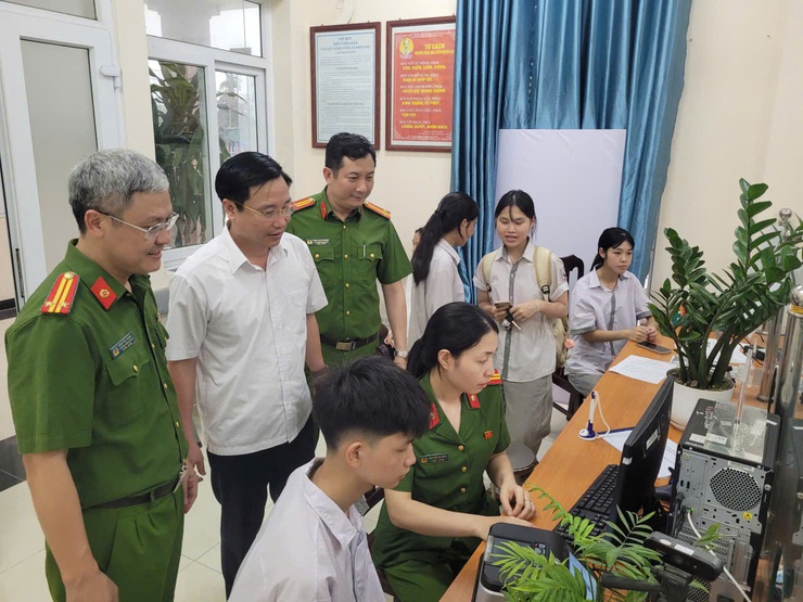 Phú Nghĩa: Tích cực triển khai cấp căn cước và định danh điện tử cho công dân từ 06 đến 14 tuổi- Ảnh 1.