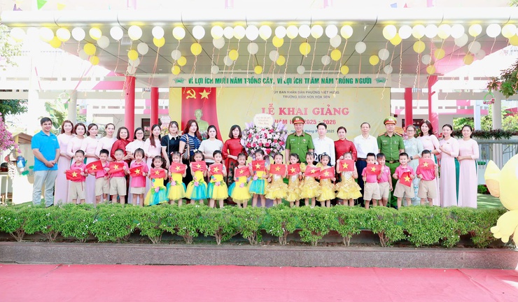 Tấm gương tiêu biểu trong học tập và làm theo Bác, cô giáo Nguyễn Thị Ngọc Hân – người “Giữ lửa” cho ngôi trường hạnh phúc.- Ảnh 5.