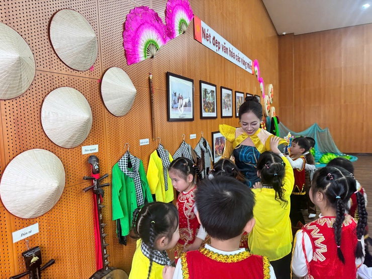 Gương điển hình trong học tập và làm theo tư tưởng đạo đức, phong cách Hồ Chí Minh tại trường Mầm non Hoa Hướng Dương.- Ảnh 6.