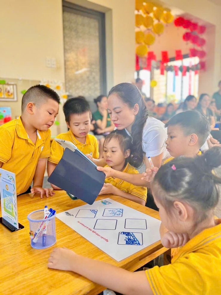 Gương điển hình trong học tập và làm theo tư tưởng đạo đức, phong cách Hồ Chí Minh tại trường Mầm non Hoa Hướng Dương.- Ảnh 2.