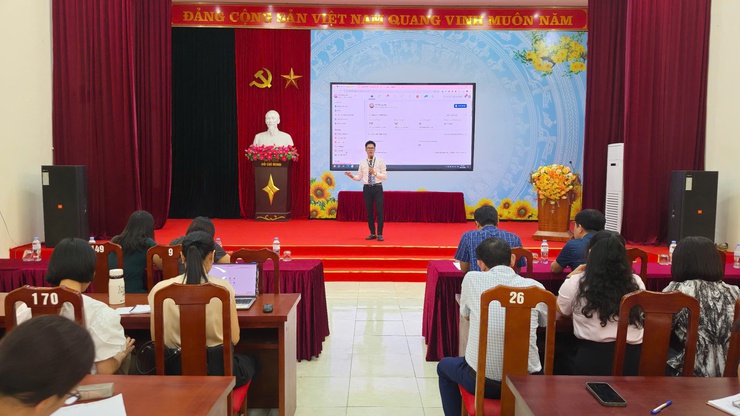 Xã Hồng Vân tổ chức tập huấn sử dụng không gian làm việc số Hanoiwork- Ảnh 7.