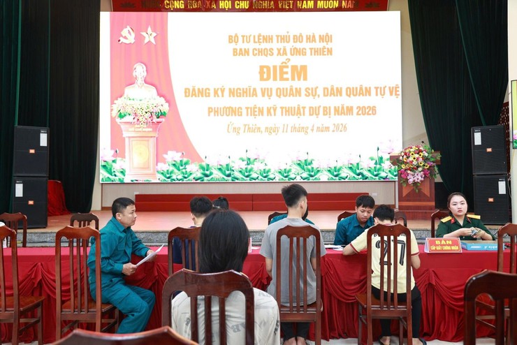 Hơn 400 công dân tuổi 17 xã Ứng Thiên tham gia đăng ký nghĩa vụ quân sự- Ảnh 2.