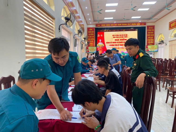Hơn 400 công dân tuổi 17 xã Ứng Thiên tham gia đăng ký nghĩa vụ quân sự- Ảnh 6.