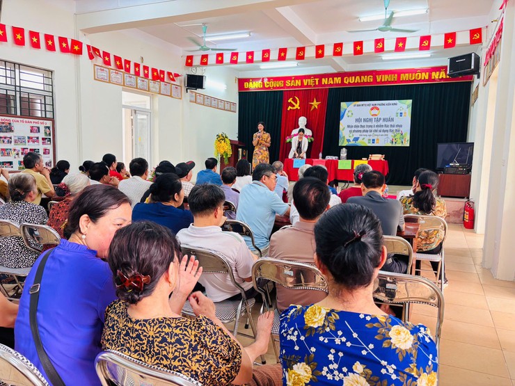 Phường Kiến Hưng: Tập huấn nhận diện thực trạng ô nhiễm rác thải nhựa và phương pháp tái chế rác thải- Ảnh 1.