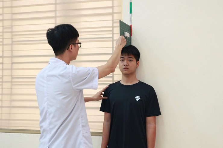 Hơn 400 công dân tuổi 17 xã Ứng Thiên tham gia đăng ký nghĩa vụ quân sự- Ảnh 3.