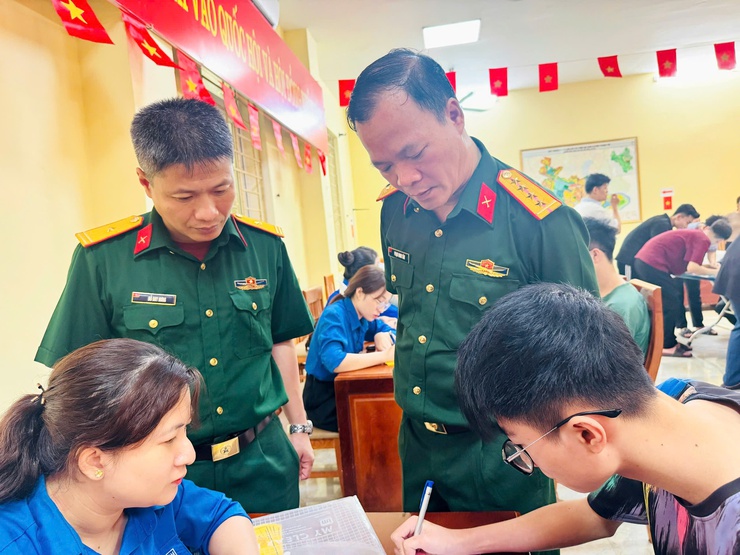  Nam Phù: Đăng ký nghĩa vụ quân sự, dân quân tự vệ – quản lý chặt nguồn, sẵn sàng cho nhiệm vụ quốc phòng năm 2026- Ảnh 6.