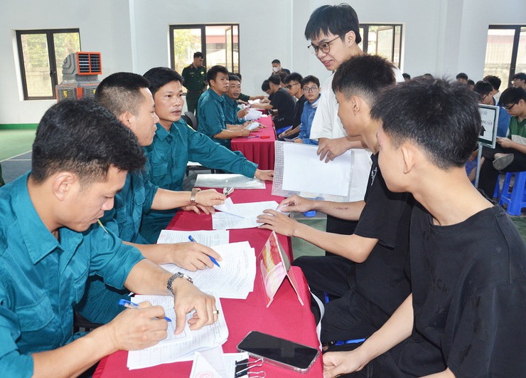 Phường Tùng Thiện tổ chức đăng ký nghĩa vụ quân sự, quân nhân dự bị và phương tiện kỹ thuật dự bị năm 2026- Ảnh 3.