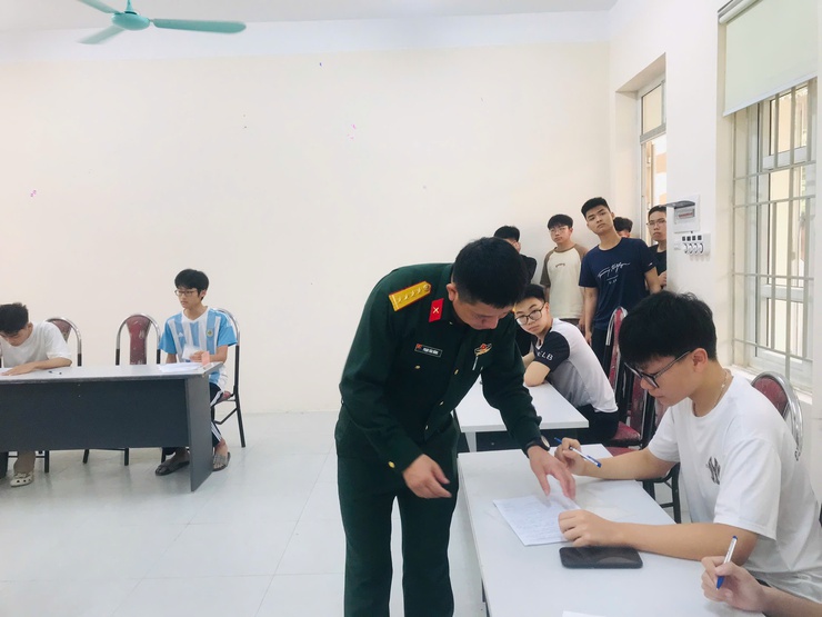 ĐẨY MẠNH CÔNG TÁC QUỐC PHÒNG ĐỊA PHƯƠNG: NGỌC HỒI TỔ CHỨC ĐĂNG KÝ NGHĨA VỤ QUÂN SỰ NĂM 2026- Ảnh 3.