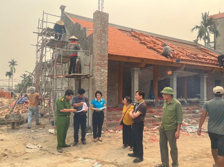 Phường Bồ Đề đẩy nhanh tiến độ bàn giao mặt bằng sạch phục vụ dự án cầu Tứ Liên- Ảnh 2.