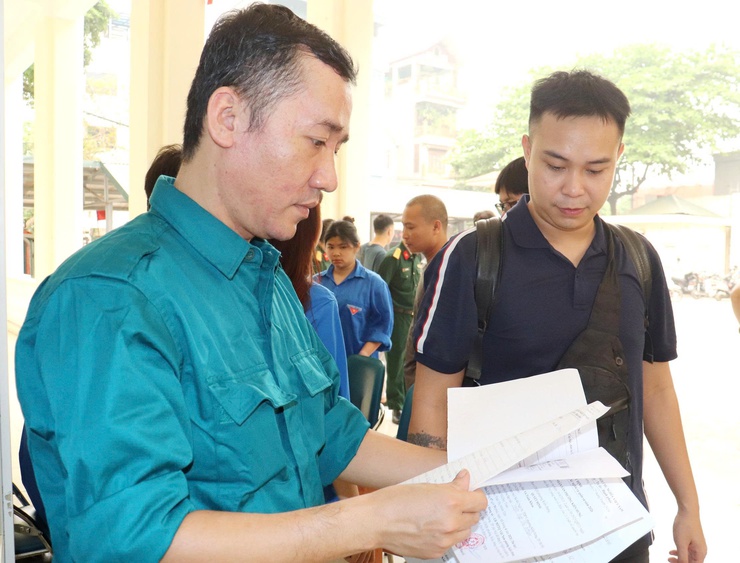 Hơn 1.000 thanh niên Kiến Hưng tham gia đăng ký nghĩa vụ quân sự lần đầu với công dân đủ 17 tuổi- Ảnh 6.