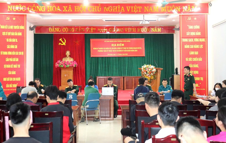 Hơn 1.000 thanh niên Kiến Hưng tham gia đăng ký nghĩa vụ quân sự lần đầu với công dân đủ 17 tuổi- Ảnh 5.