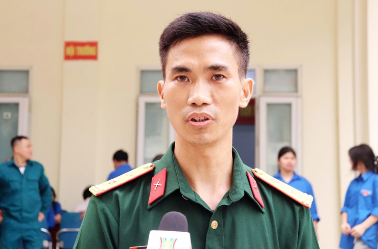 Hơn 1.000 thanh niên Kiến Hưng tham gia đăng ký nghĩa vụ quân sự lần đầu với công dân đủ 17 tuổi- Ảnh 2.