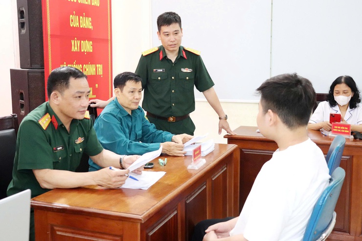 Hơn 1.000 thanh niên Kiến Hưng tham gia đăng ký nghĩa vụ quân sự lần đầu với công dân đủ 17 tuổi- Ảnh 8.
