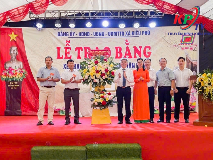 Lễ đón nhận bằng công nhận di tích lịch sử văn hóa cấp Thành phố Đình Cấn Giang- thôn Cây Chay- Ảnh 1.