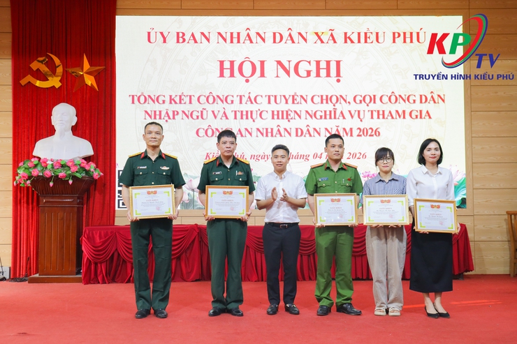Xã Kiều Phú tổ chức hội nghị tổng kết công tác tuyển chọn, gọi công dân nhập ngũ và thực hiện nghĩa vụ tham gia Công an nhân dân năm 2026.- Ảnh 9.