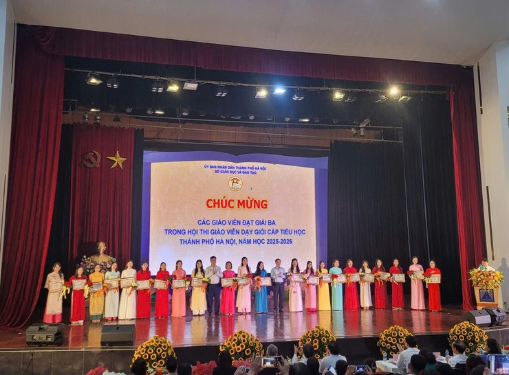 HAI GIÁO VIÊN XÃ YÊN LÃNG ĐẠT GIẢI BA TẠI KỲ THI GIÁO VIÊN GIỎI CẤP THÀNH PHỐ NĂM 2025-2026- Ảnh 1.