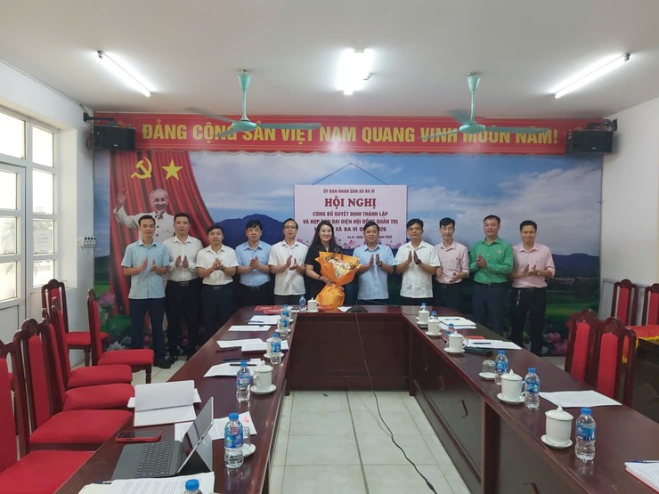 Xã Ba Vì tổ chức Hội nghị công bố Quyết định thành lập Ban đại diện HĐQT NHCSXH xã và triển khai nhiệm vụ tín dụng chính sách.- Ảnh 1.