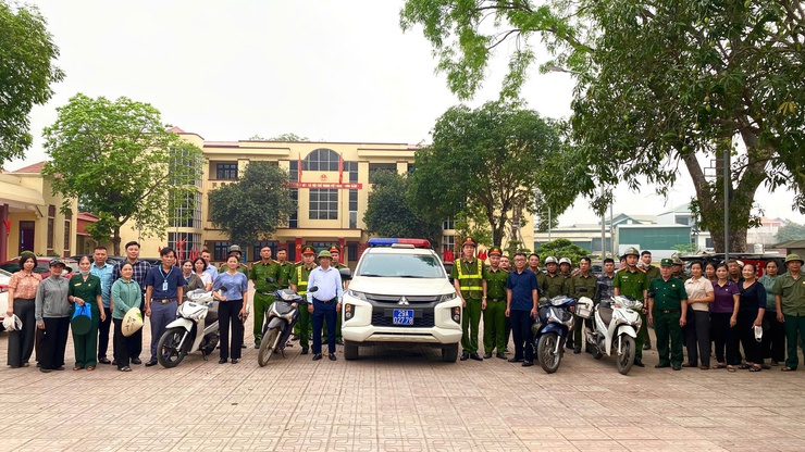 Xã Tây Phương tiếp tục ra quân chỉnh trang đô thị, nông thôn, xử lý chợ cóc và vi phạm trật tự công cộng- Ảnh 1.