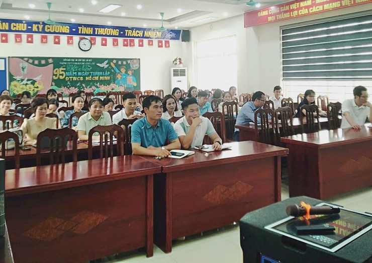 Đảng ủy xã Quốc Oai tiếp sóng Hội nghị toàn quốc quán triệt Nghị quyết trung ương 2 (khóa XIV)- Ảnh 9.