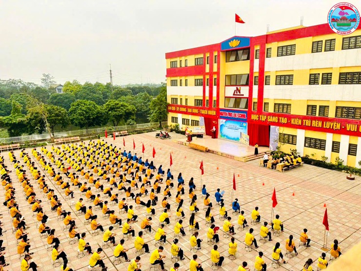 XÃ HƯNG ĐẠO TĂNG CƯỜNG TUYÊN TRUYỀN PHÁP LUẬT VỀ TRẬT TỰ, AN TOÀN GIAO THÔNG VÀ PHÒNG NGỪA TỘI PHẠM TRONG HỌC SINH- Ảnh 2.