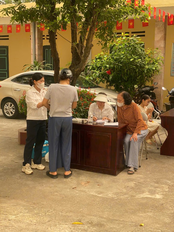 Trung tâm dịch vụ tổng hợp xã Đại Thanh triển khai tiêm phòng cho đàn chó mèo tại các thôn- Ảnh 13.