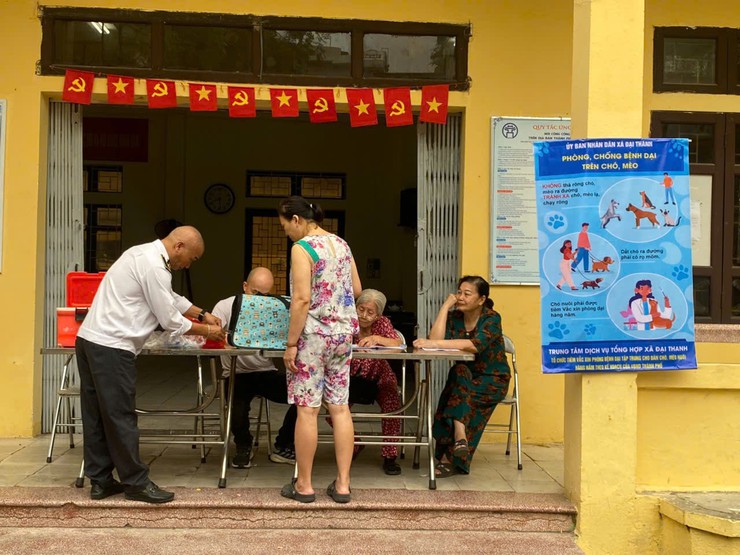 Trung tâm dịch vụ tổng hợp xã Đại Thanh triển khai tiêm phòng cho đàn chó mèo tại các thôn- Ảnh 10.
