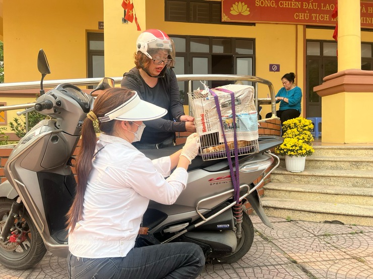 Trung tâm dịch vụ tổng hợp xã Đại Thanh triển khai tiêm phòng cho đàn chó mèo tại các thôn- Ảnh 5.