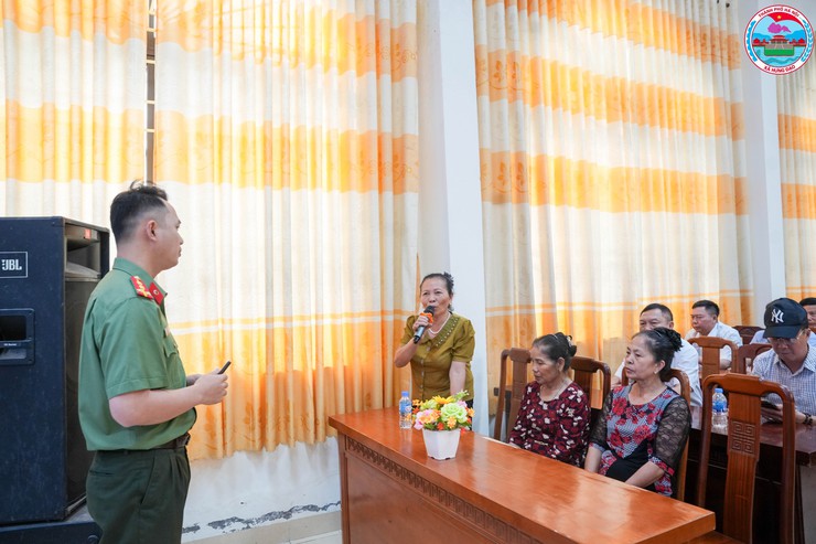 HỘI NÔNG DÂN XÃ HƯNG ĐẠO PHỐI HỢP CÔNG AN XÃ HƯNG ĐẠO TỔ CHỨC TẬP HUẤN TUYÊN TRUYỀN LUẬT AN NINH MẠNG- Ảnh 3.