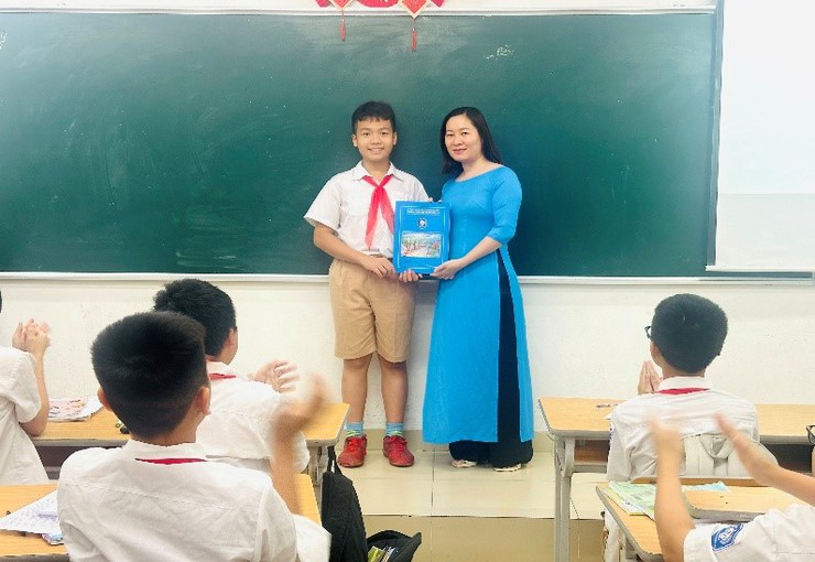 Cô Đinh Thị Như Quỳnh – Người truyền cảm hứng cho đồng nghiệp và các thế hệ học sinh
- Ảnh 5.