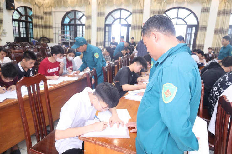 Xã Hòa Phú tổ chức đăng ký nghĩa vụ quân sự lần đầu đối với nam công dân đủ 17 tuổi; đăng ký nữ dân quân tự vệ năm 2026- Ảnh 6.