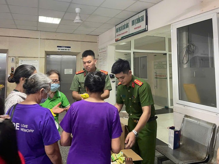 Suất ăn yêu thương, lan tỏa nghĩa tình- Ảnh 2.