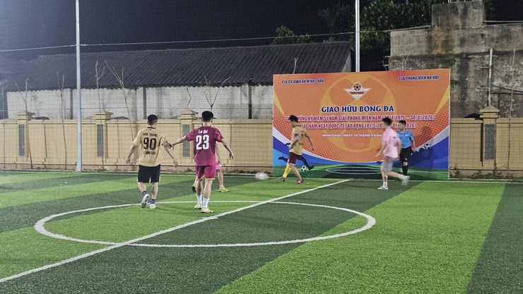 Lan tỏa tinh thần thể thao, kết nối từ trận cầu giao hữu giữa FC cơ quan xã Minh Châu và Câu lạc bộ Phóng viên Hà Nội.- Ảnh 5.