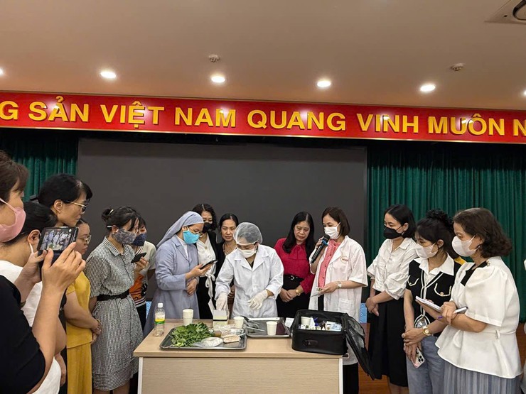 CHỦ ĐỘNG KIẾN THỨC – VỮNG VÀNG AN TOÀN THỰC PHẨM TRÊN ĐỊA BÀN PHƯỜNG CỬA NAM- Ảnh 2.