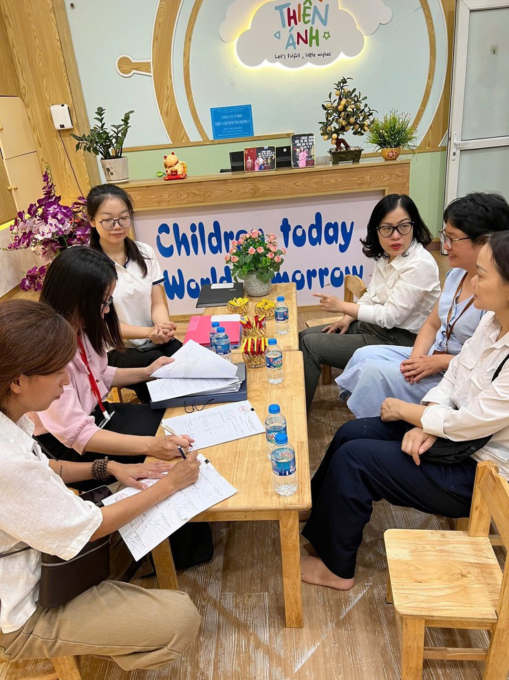 TĂNG CƯỜNG KIỂM TRA ĐỘT XUẤT CÔNG TÁC AN TOÀN THỰC PHẨM TẠI CÁC CƠ SỞ GIÁO DỤC CÓ BỮA ĂN BÁN TRÚ- Ảnh 1.