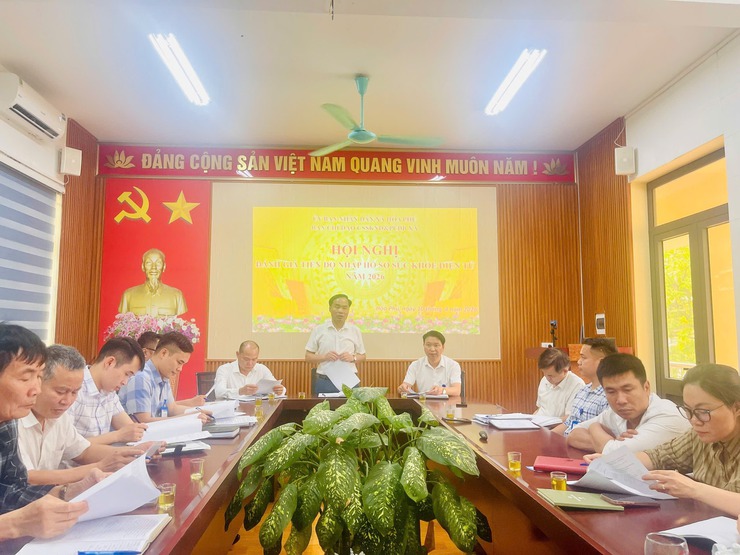 TRẠM Y TẾ XÃ HÒA PHÚ TẬP TRUNG ĐẨY NHANH TIẾN ĐỘ CHUẨN HÓA, LÀM SẠCH DỮ LIỆU HỒ SƠ SỨC KHỎE ĐIỆN TỬ- Ảnh 2.