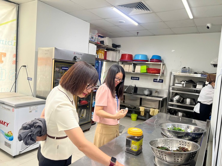 CHỦ ĐỘNG GIẢI QUYẾT CÁC "ĐIỂM NGHẼN" VỀ AN TOÀN THỰC PHẨM TRÊN ĐỊA BÀN PHƯỜNG LÁNG NĂM 2026   - Ảnh 3.