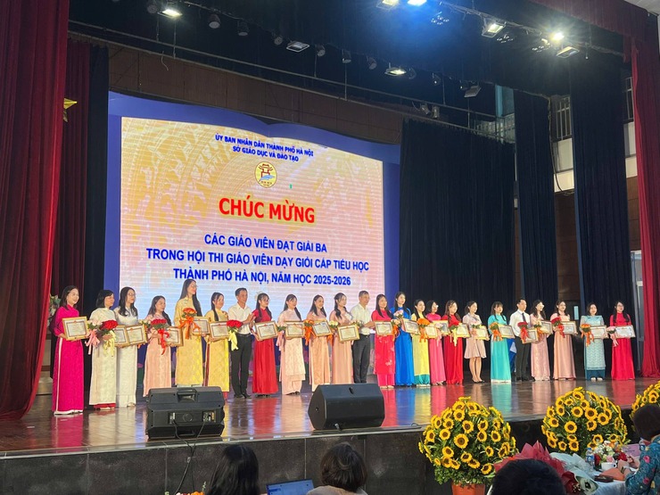 Cô giáo Phạm Thị Nhung, giáo viên văn hóa Trường Tiểu học Văn Võ giành giải Ba- Ảnh 1.