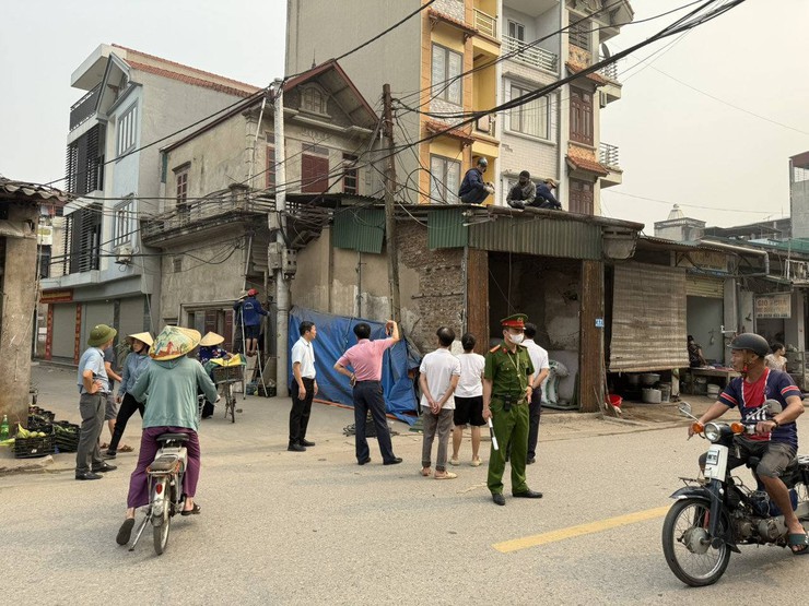 Xã Chương Dương ra quân xử lý vi phạm trật tự đô thị trên địa bàn- Ảnh 1.