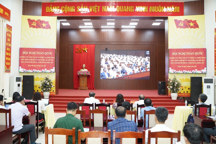 Chuyên Mỹ tổ chức 17 điểm cầu trực tuyến dự hội nghị quán triệt, triển khai thực hiện Nghị quyết Trung ương 2- Ảnh 2.