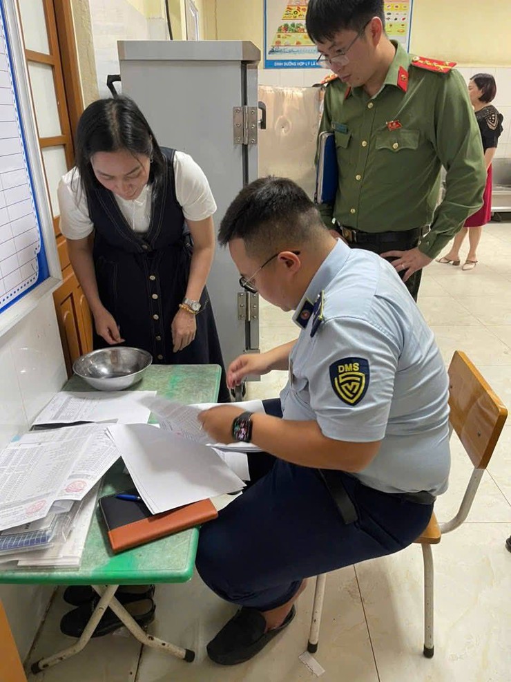 Tăng cường kiểm tra công tác ATTP tại các trường học- Ảnh 3.