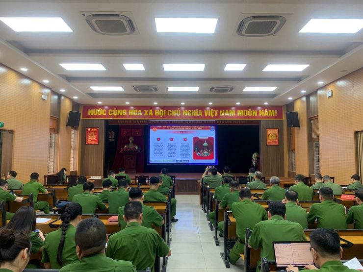 Đảng ủy phường Việt Hừng tổ chức tiếp sóng Hội nghị toàn quốc nghiên cứu, học tập, quán triệt Nghị quyết Trung ương lần thứ hai khóa XIV.- Ảnh 3.