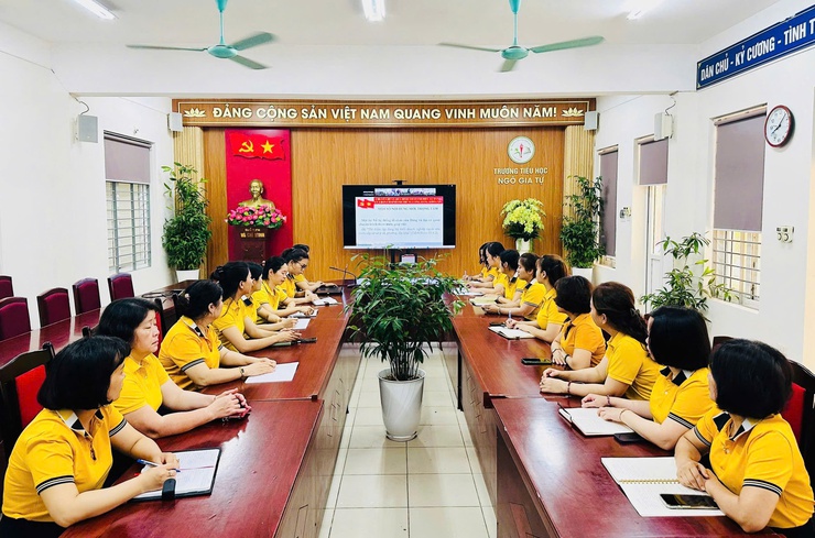 Đảng ủy phường Việt Hừng tổ chức tiếp sóng Hội nghị toàn quốc nghiên cứu, học tập, quán triệt Nghị quyết Trung ương lần thứ hai khóa XIV.- Ảnh 5.