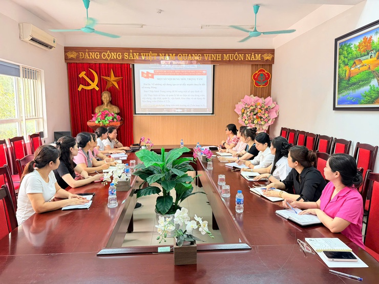Đảng ủy phường Việt Hừng tổ chức tiếp sóng Hội nghị toàn quốc nghiên cứu, học tập, quán triệt Nghị quyết Trung ương lần thứ hai khóa XIV.- Ảnh 6.