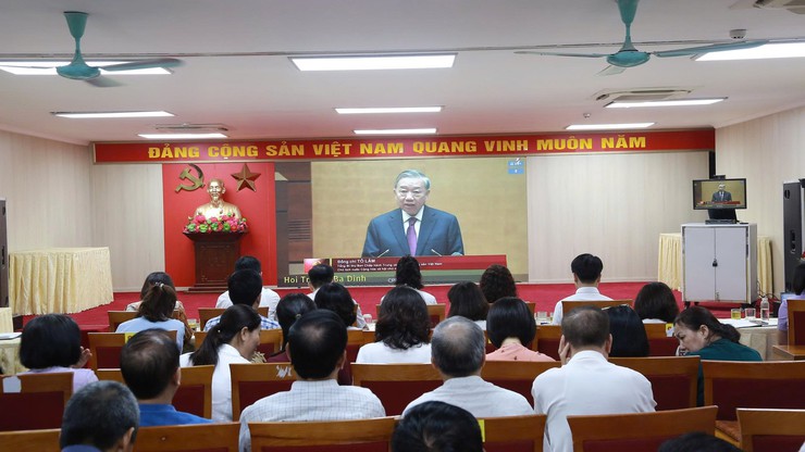 Phường Dương Nội tổ chức tiếp sóng Hội nghị toàn quốc quán triệt, triển khai thực hiện Nghị quyết Trung ương 2 (khoá XIV)- Ảnh 1.