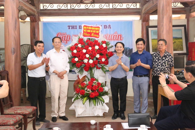 LAN TỎA HƯƠNG SẮC THI CA ĐẦU XUÂN TẠI KHU DI TÍCH LĂNG TẢN ĐÀ: RA MẮT TẬP THƠ "PHÙ VÂN"- Ảnh 1.