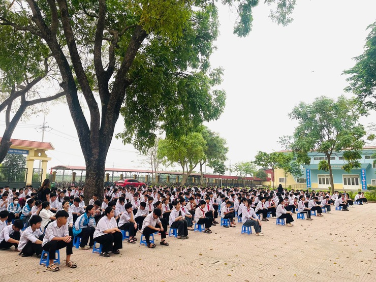 Phúc Lộc: Giáo dục kỹ năng phòng chống đuối nước cho học sinh tại Lễ chào cờ đầu tuần- Ảnh 6.