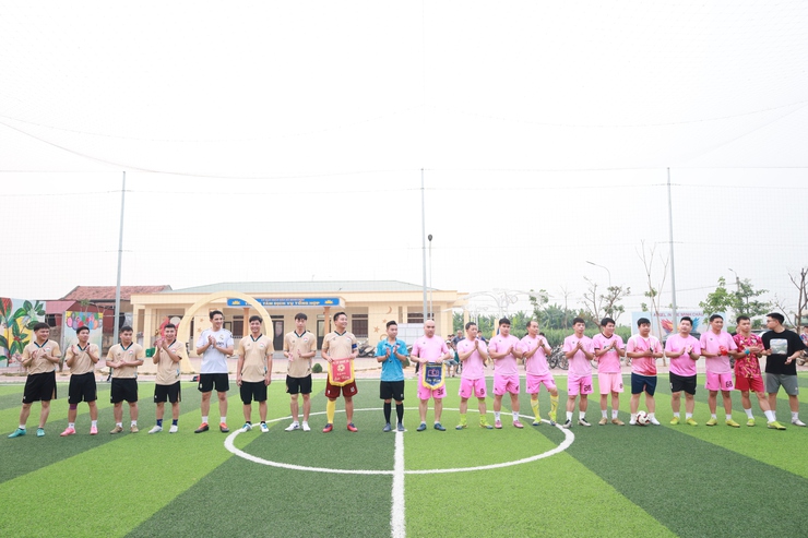 Lan tỏa tinh thần thể thao, kết nối từ trận cầu giao hữu giữa FC cơ quan xã Minh Châu và Câu lạc bộ Phóng viên Hà Nội.- Ảnh 3.