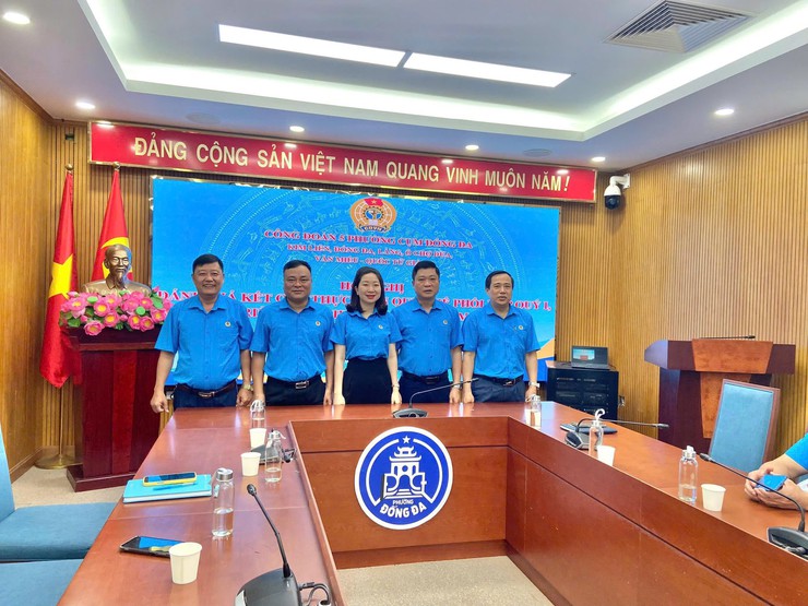 HOÀN THÀNH TỐT QUY CHẾ PHỐI HỢP QUÝ I – CÔNG ĐOÀN 5 PHƯỜNG CỤM ĐỐNG ĐA NGHIÊM TÚC THỰC HIỆN CHỈ ĐẠO CỦA LĐLĐ THÀNH PHỐ, CỦA ĐẢNG ỦY VÀ PHỐI HỢP CHẶT CHẼ VỚI MTTQ- Ảnh 4.