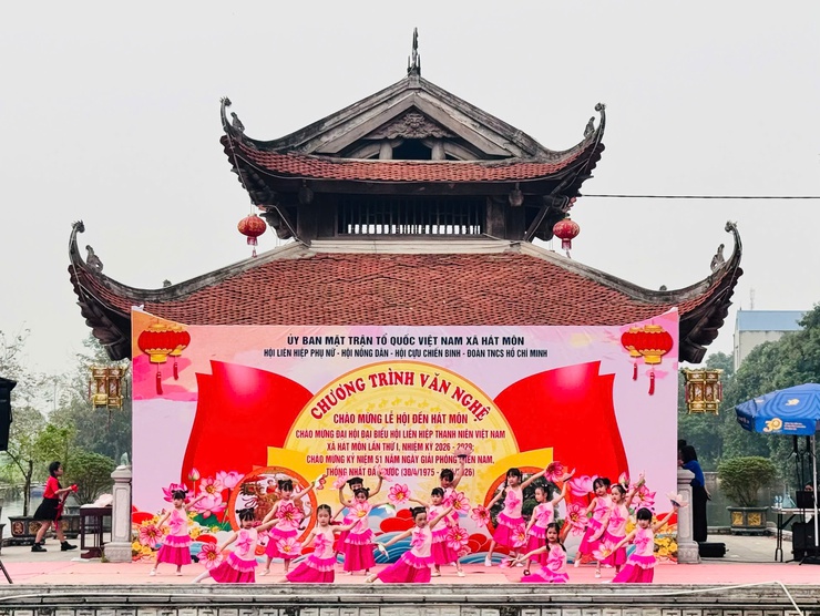 Tuổi trẻ Hát Môn sôi nổi chương trình văn nghệ chào mừng các sự kiện trọng đại- Ảnh 3.